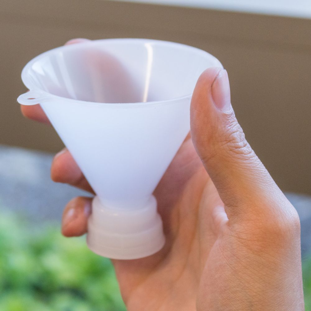 2 Twist-On Plastic Funnel Set